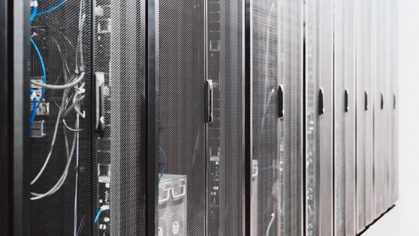 La Corte de Comisionados del Condado de El Paso aprueba lineamientos de mejores prácticas para futuros centros de datos ante el crecimiento tecnológico en la región.