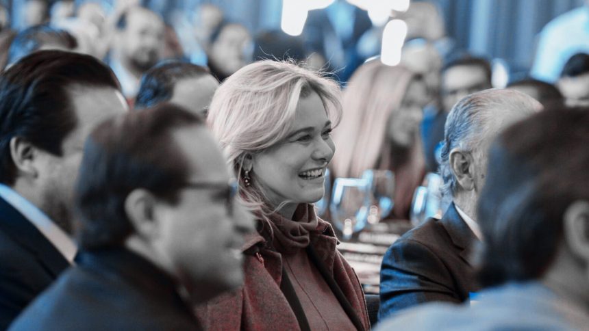 La gobernadora Maru Campos toma protesta al nuevo Consejo Directivo de Desec Juárez para el periodo 2025-2027 en Ciudad Juárez.