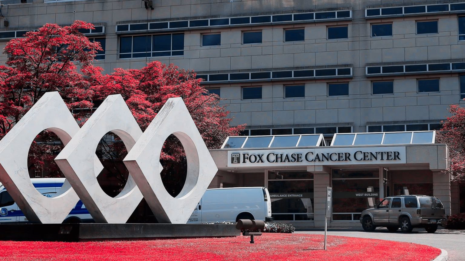 Construcción del Fox Cancer Center en El Paso impulsado por Texas Tech Health El Paso para fortalecer la atención oncológica en la región fronteriza.
