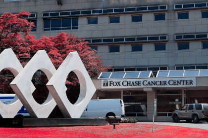 Construcción del Fox Cancer Center en El Paso impulsado por Texas Tech Health El Paso para fortalecer la atención oncológica en la región fronteriza.