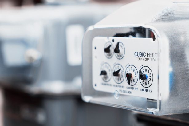 Sesión del Cabildo de El Paso donde se aprueban acciones legales contra aumentos de tarifas de gas y electricidad.