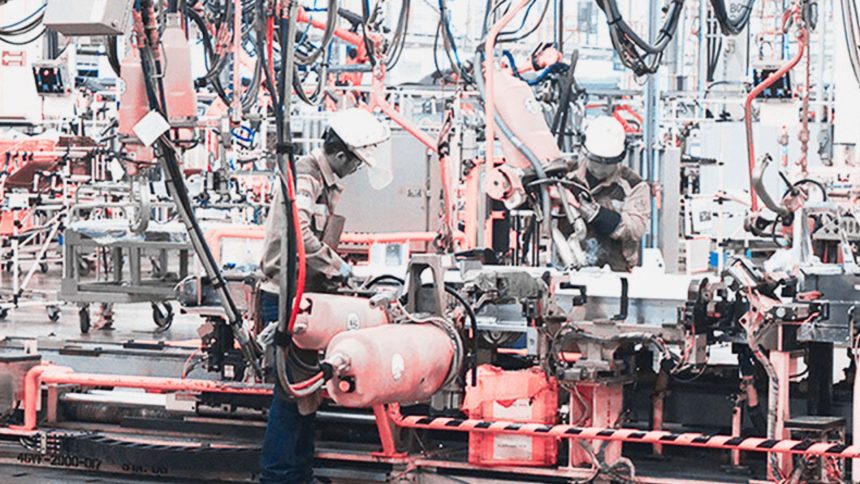 Industria manufacturera de Chihuahua monitorea posibles retrasos en proveeduría por conflicto internacional.