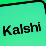 Plataforma Kalshi mostrando mercados predictivos donde usuarios operan sobre eventos futuros en política, economía y deporte